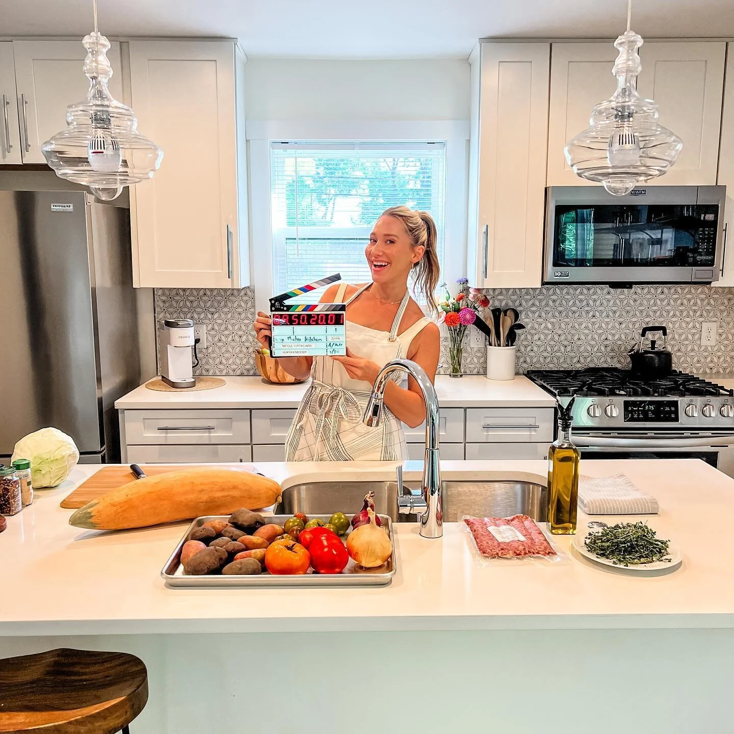 ✨ My Metropolitan Kitchen Series: COMING SOON ✨
This past week a dream of mine finally came true. A couple of years ago, I was feeling the desire to take my solo entrepreneurship further into the community. One night, an idea came to me and evolved 